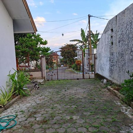 Indo Homestay Malang Exterior foto