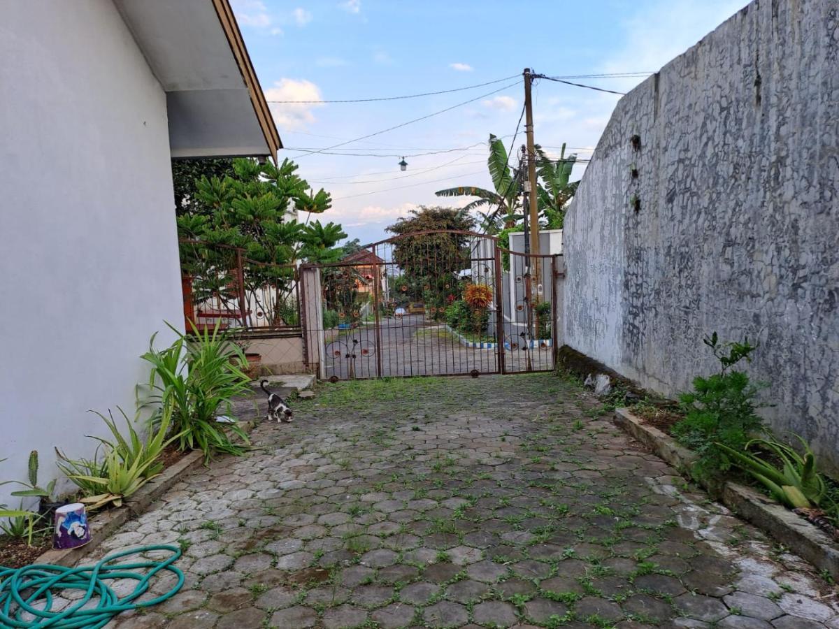 Indo Homestay Malang Exterior foto